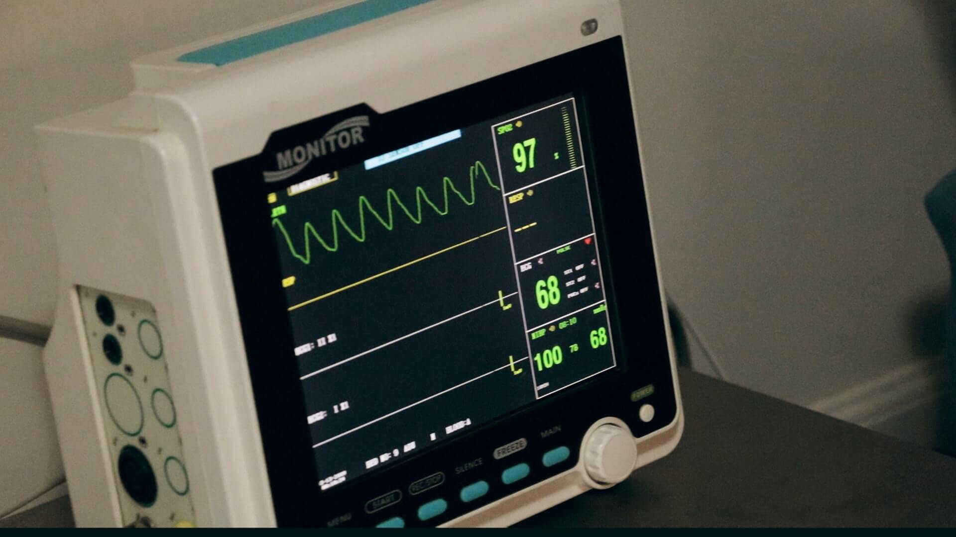 Monitor zobrazujúci zvýšený tep, ktorý môže nastaviť, ako príčina nedostatku železa