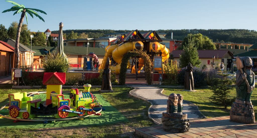 Termálne kúpalisko v Podhájskej na juhu Slovenska.