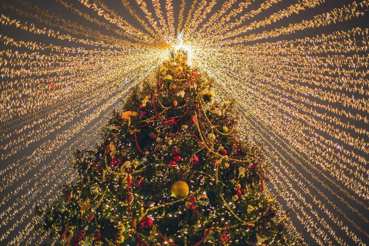 vianočný stromček s vianočnou hviezdou